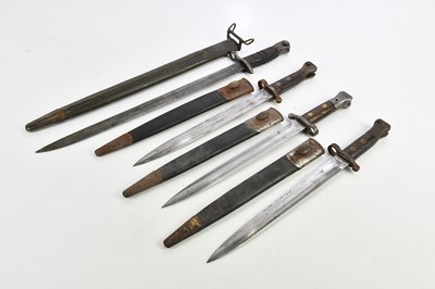 Lot 1367 - A World War I bayonet and scabbard, with 43cm...