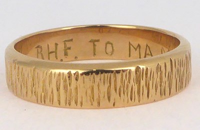 Lot 766 - A 14K (585) gold textured band ring