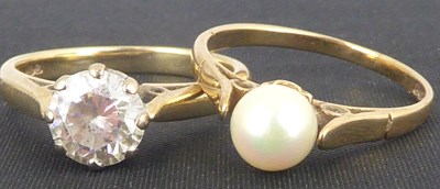 Lot 782 - Two 9ct gold dress rings, one with single...
