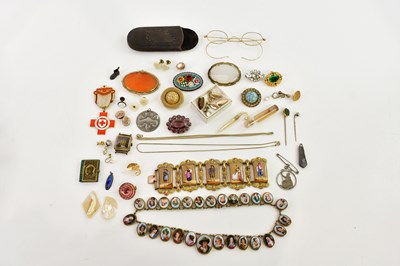 Lot 1753 - A collection of assorted costume jewellery...