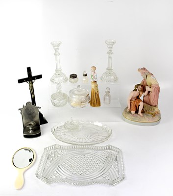 Lot 139 - An eclectic lot to include vintage pressed...