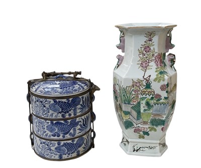 Lot 576 - A modern Chinese porcelain vase, decorated...