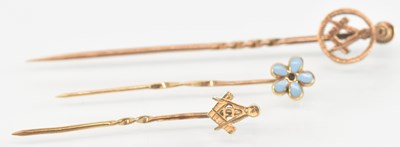 Lot 828 - A 9ct yellow gold Masonic tie pin, length 6cm,...