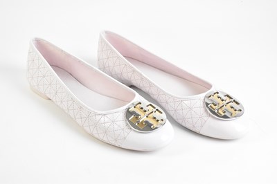 Lot 2099 - TORY BURCH; a pair of unworn light pink...