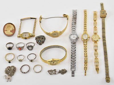 Lot 830 - A small quantity of costume jewellery and lady'...