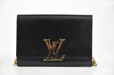 Lot 2016 - LOUIS VUITTON; a black leather Chain Louise GM...