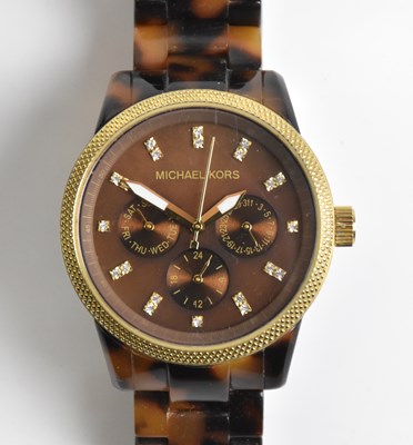 Lot 2087 - MICHAEL KORS; a gold tone quartz Everest watch,...