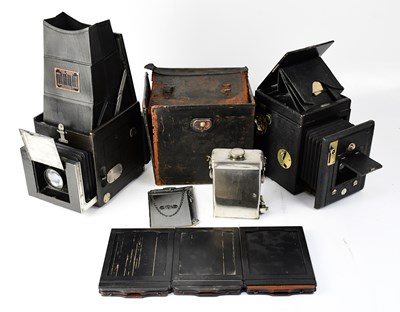 Lot 520 - A small group of plate cameras and accessories