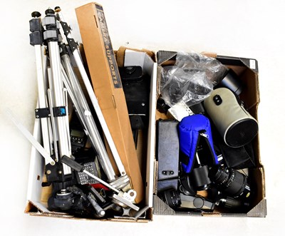 Lot 535 - A large collection of lenses and accessories