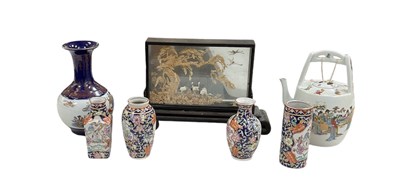 Lot 594 - A modern Chinese porcelain vase, decorated...