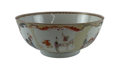 Lot 567 - A 19th century Chinese Famille Rose porcelain...