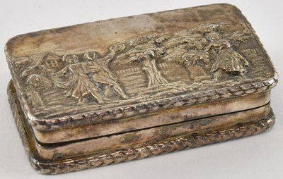 Lot 690 - A modern hallmarked silver snuff box, the top...
