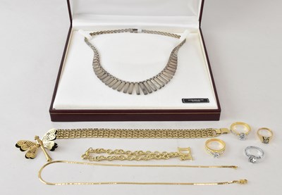 Lot 865 - A small quantity of costume jewellery...