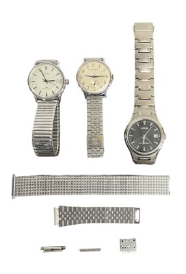 Lot 976 - Three gentleman's wristwatches comprising a...