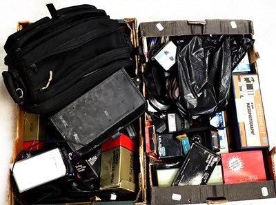 Lot 536 - A large collection of photographic accessories