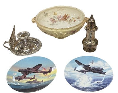 Lot 313 - A group of mixed collectables comprising...