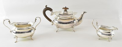 Lot 627 - E S BARNSLEY & CO; a George V three piece...