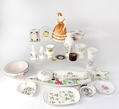 Lot 384 - A mixed lot of collectible ceramics to include...