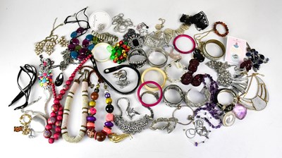 Lot 1115 - A quantity of costume jewellery, to include a...