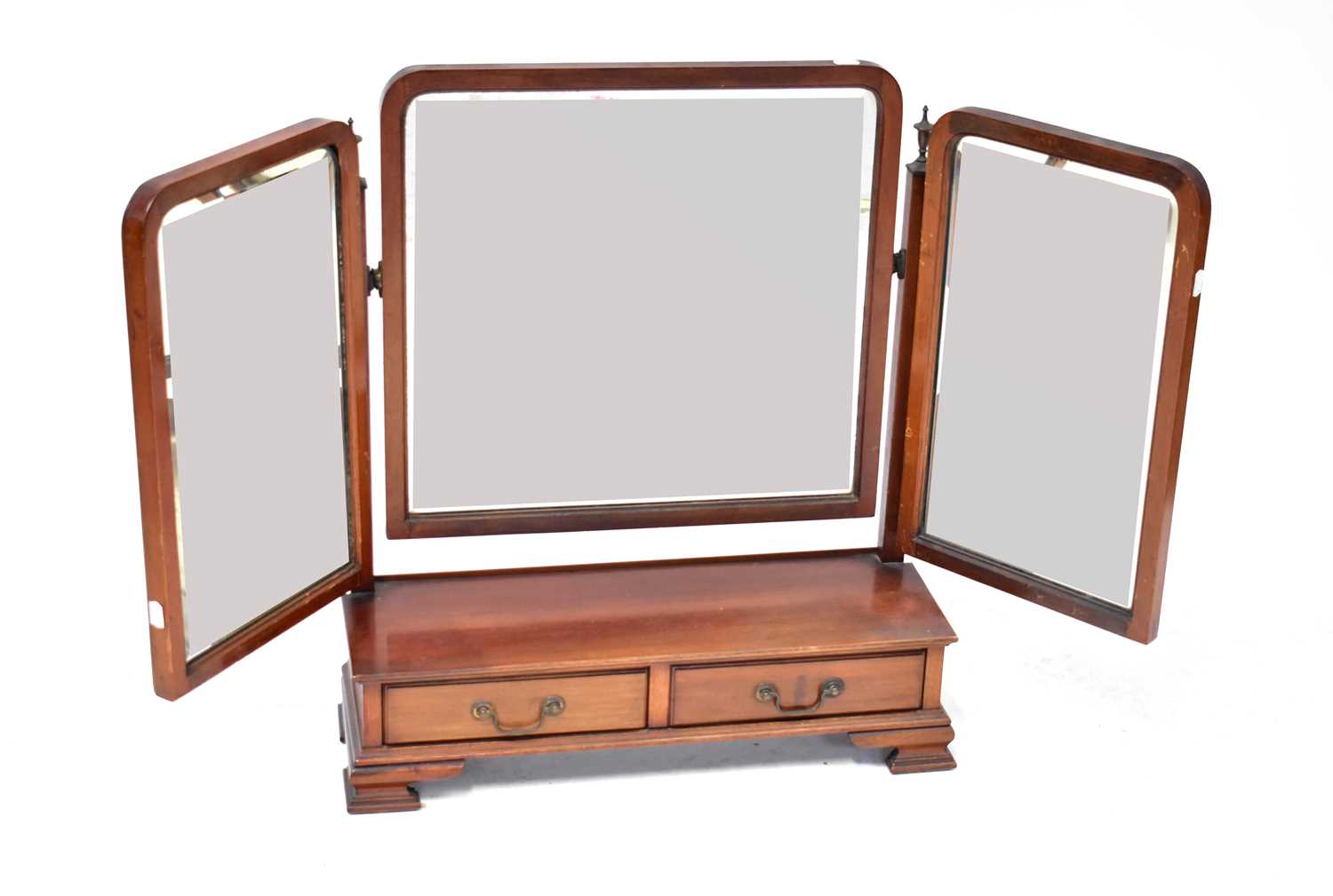 Lot 106 - An Edwardian mahogany swing toilet mirror, the...