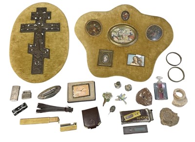 Lot 311 - A small quantity of collectors' items...