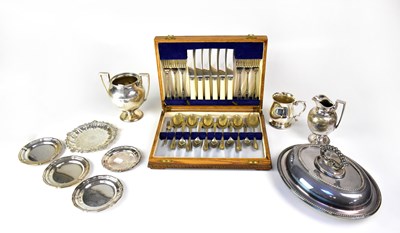 Lot 719 - A small quantity of plated items, comprising a...