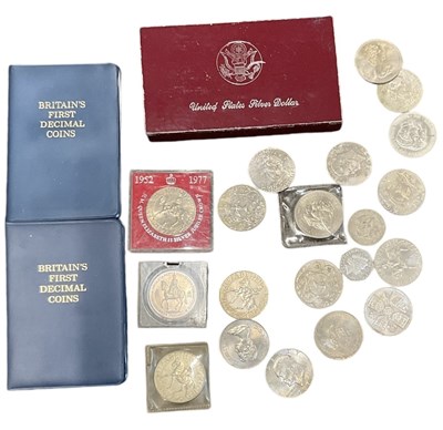 Lot 902 - A small quantity of commemorative crowns,...