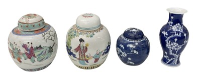 Lot 597 - An early 20th century Chinese blue and white...