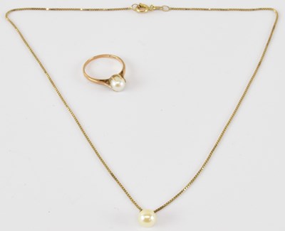 Lot 798 - A 9ct gold and cultured pearl set ring, size K,...