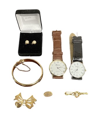 Lot 878 - A small selection of costume jewellery...