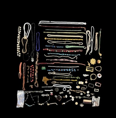 Lot 880 - A good quantity of broken necklaces, loose...