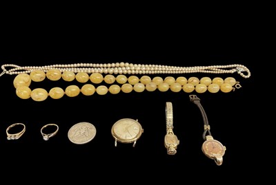 Lot 882 - A mixed group of costume jewellery comprising...
