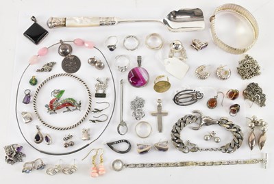 Lot 820 - A quantity of 925 hallmarked silver and white...