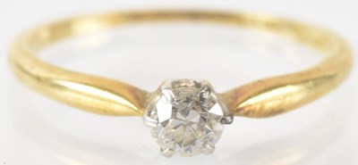 Lot 751 - An 18ct yellow gold diamond solitaire ring,...