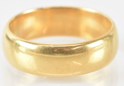 Lot 738 - An 18ct yellow gold wedding band, size U,...
