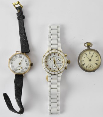 Lot 921 - A 9ct yellow gold gentleman's wristwatch, on...