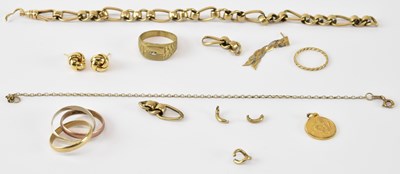 Lot 736 - A quantity of scrap yellow metal jewellery...