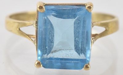 Lot 840 - A 9ct yellow gold blue stone set ring, the...
