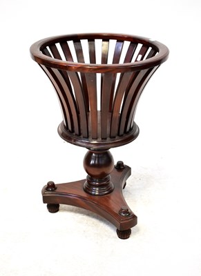 Lot 72 - Jardiniere