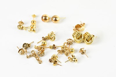 Lot 1676 - A collection of 9ct yellow gold and yellow...