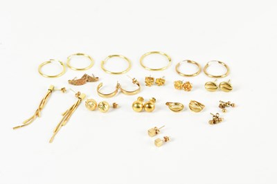 Lot 1694 - A group of 9ct yellow gold and yellow metal...