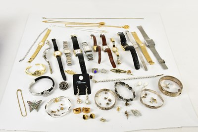 Lot 1748 - A quantity of costume jewellery, also fashion...
