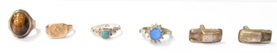 Lot 1505 - A 9ct yellow gold signet ring (af), approx...