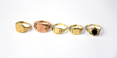 Lot 728 - Five 9ct rings