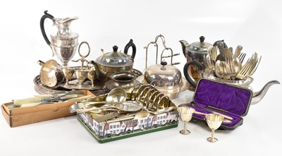 Lot 1425 - A quantity of assorted plated items including...